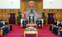 นายกรัฐมนตรีNguyễn Tấn Dũngให้การต้อนรับคณะผู้แทนระดับสูงของลาว