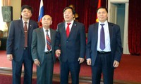 รัฐมนตรีช่วยต่างประเทศเวียดนามพบปะกับชมรมชาวเวียดนามในรัสเซีย