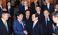 ประธานประเทศ เจืองเติ๊นซาง ให้การต้อนรับคณะผู้แทนญี่ปุ่นที่เข้าร่วมฟอรั่มเศรษฐกิจระดับสูงเวียดนาม ญี