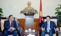 รองนายกรัฐมนตรีและรัฐมนตรีต่างประเทศให้การต้อนรับนายกสมาคมมิตรภาพไทย-เวียดนาม