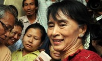 พรรค NLD ของพม่าประกาศเข้าร่วมการเลือกตั้งปี 2015