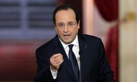 ประธานาธิบดีฝรั่งเศสแถลงข่าวต่อสื่อมวลชนเกี่ยวกับการพัฒนาเศรษฐกิจ