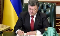 ประธานาธิบดียูเครนลงนามอนุมัติรัฐบัญญัติที่มอบระเบียบการพิเศษให้แก่เขตดอนบาสส์