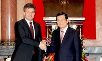 ประธานาธิบดีสโลวาเกียชื่นชมผลสำเร็จในการพัฒนาของเวียดนาม