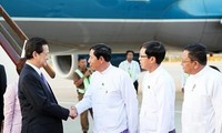 ท่าน เหงียนเติ๊นหยุง นายกรัฐมนตรีเดินทางถึงพม่าเพื่อเข้าร่วมการประชุมผู้นำอาเซียนครั้งที่ 25