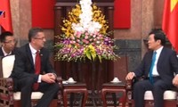 ประธานประเทศ เจืองเติ๊นซาง ให้การต้อนรับรัฐมนตรีว่าการกระทรวงกลาโหมสโลวาเกีย
