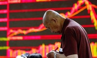 ตลาดหลักทรัพย์ของจีนดิ่งหนักปรับตัวลดลง