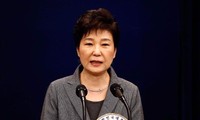 ศาลรัฐธรรมนูญสาธารณรัฐเกาหลีเปิดการพิจารณาคดีรอบแรกเกี่ยวกับการถอดถอนประธานาธิบดีสาธารณรัฐเกาหลี