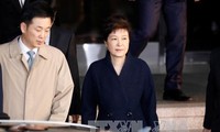 คณะอัยการพิเศษเสนอให้จับกุมตัวอดีตประธานาธิบดีสาธารณรัฐเกาหลี ปาร์ค กึน เฮ