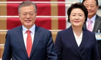 นายกรัฐมนตรี เหงียนซวนฟุก ให้การต้อนรับประธานาธิบดีสาธารณรัฐเกาหลี ที่ปรึกษาคณะรัฐมนตรีญี่ปุ่น