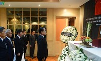 นายกรัฐมนตรีและรัฐมนตรีต่างประเทศไทยไว้อาลัยประธานประเทศ เจิ่นด่ายกวาง