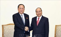 นายกรัฐมนตรี เหงียนซวนฟุก ให้การต้อนรับรัฐมนตรีต่างประเทศสาธารณรัฐประชาธิปไตยประชาชนนเกาหลี
