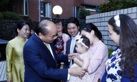 นายกรัฐมนตรี เหงียนซวนฟุก พบปะกับปัญญาชนและชมรมชาวเวียดนามในญี่ปุ่น