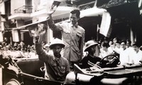 ภาพถ่ายที่ล้ำค่าเกี่ยวกับวันปลดปล่อยเมืองหลวงฮานอย 10 ตุลาคมปี 1954