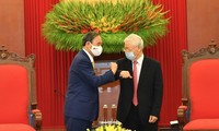บรรดาผู้นำเวียดนามให้การต้อนรับนายกรัฐมนตรีญี่ปุ่น