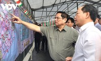 นายกรัฐมนตรี ฝ่ามมิงชิ้ง ตรวจสอบโครงการก่อสร้างถนนไฮเวย์เขตที่ราบลุ่มแม่น้ำโขง