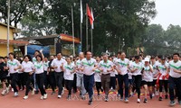 ประชาชนเกือบ 1,500 คนวิ่งมาราธอนเพื่อขานรับการแข่งขันกีฬาเอเชียนเกมส์ครั้งที่ 19