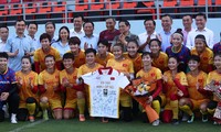 นายกรัฐมนตรี ฝ่ามมิงชิ้ง พบปะกับทีมฟุตบอลหญิงเวียดนามที่เข้าร่วมการแข่งงขันฟุตบอลโลกหญิง 2023
