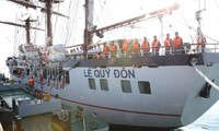 เรือใบ 286-Le Quy Don ออกจากท่าเรือทหาร ญาจาง เพื่อเดินทางไปเยือนสิงคโปร์