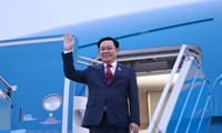 ประธานสภาแห่งชาติ เวืองดิ่งเหวะ เข้าร่วมการประชุมผู้นำรัฐสภากัมพูชา - ลาว - เวียดนาม