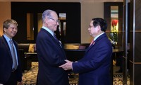 นายกรัฐมนตรี ฝ่ามมิงชิ้ง พบปะกับประธานสภาส่งเสริมการทูตประชาชนญี่ปุ่นและประธานองค์การความร่วมมือระหว่างประเทศญี่ปุ่น