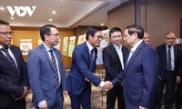 นายกรัฐมนตรี ฝ่ามมิงชิ้ง ประชุมกับผู้บริหารและสมาชิกของสมาคมนักธุรกิจเวียดนามในออสเตรเลีย
