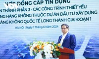 นายกรัฐมนตรี ฝ่ามมิงชิ้ง เข้าร่วมพิธีลงนามสัญญาปล่อยสินเชื่อให้แก่โครงการสนามบินนานาชาติลองแถ่ง