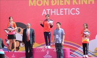 หว่างถิหงอกแอง คว้าเหรียญทองในการแข่งขันวิ่ง 3,000 เมตรหญิง ในงานมหกรรมกีฬานักเรียนเอเชียตะวันออกเฉียงใต้