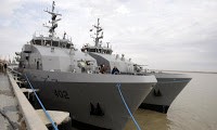 US hands over navy ships to Iraq