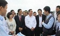 Party leader Le Hong Anh works with Ha Tinh province