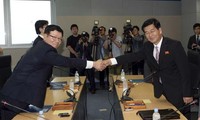 North, South Korea agree to discuss family reunions