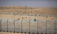 Israel to erect sea security wall