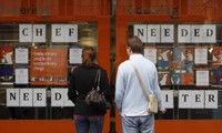 UK unemployment rate drops to 7.1%