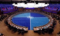 NATO foreign ministers discuss Ukraine crisis
