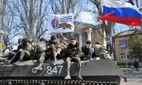 Ukrainian demonstrators call for Russian help