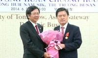 Busan’s mayor honored with friendship medal