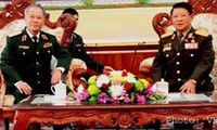 Vietnam, Laos tightened ties between Military Commands 
