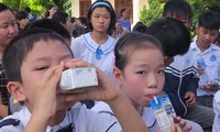 Vinamilk offers poor children free milk