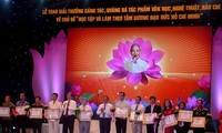 Works promoting “Following President Ho Chi Minh’s moral example” movement honored