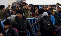 Macedonia shuts border to illegal migrants
