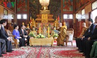 President Tran Dai Quang meets with Cambodia’s Buddhist dignitaries