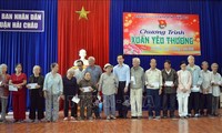Tet gifts presented to poor people