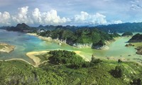Dreamy beauty of Hoa Binh lake