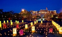 Night street illuminates Hue’s royal citadel