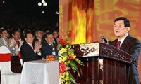 Staatspräsident nimmt an der Feier zur Wiedergründung der Provinz Ha Nam teil