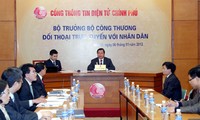 Handelsminister Vu Huy Hoang antwortet in Online-Gespräch     