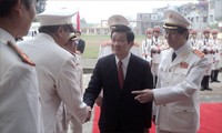 Staatspräsident Truong Tan Sang besucht Sicherheitsbehörde