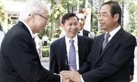 Präsident Singapurs besucht Provinz Binh Duong