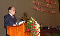 Parlamentspräsident Nguyen Sinh Hung hält Rede vor dem laotischen Parlament