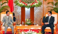 Premierminister Dung empfängt den japanischen Wirtschaftsminister
